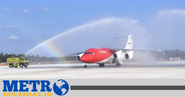 Pesawat Kepresidenan RJ-85 Mendarat perdana di Bandara Nusantara IKN ...