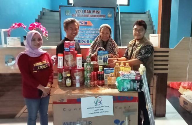 
 130 Lansia di Rappang Dapat Bantuan Kemensos