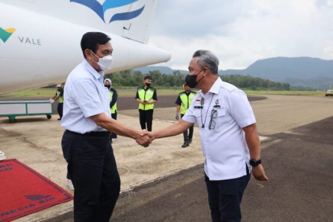 
 Bupati Luwu Timur Sambut Kedatangan Menko Bidang Kemaritiman