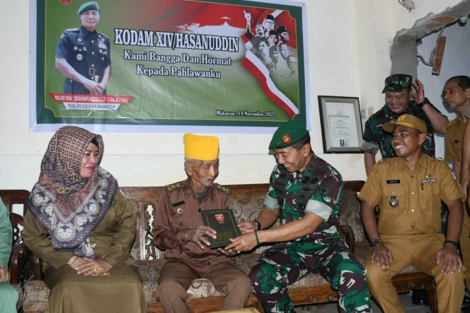 
 Pangdam XIV/Hsn Blusukan ke Rumah Para Veteran Dalam Rangka HUT Pahlawan 2022