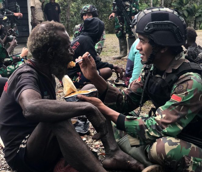 
 Ikat Kencang Tali Persaudaraan, Ini Yang Dilakukan Prajurit Kostrad