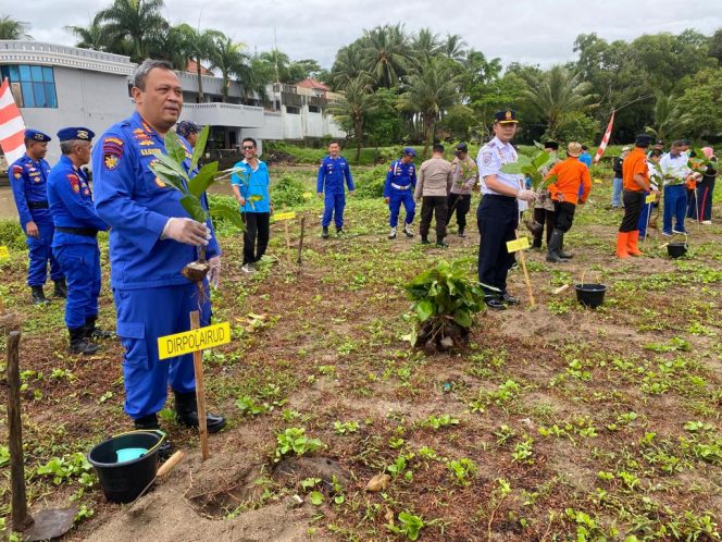 
 Peduli Lingkungan, Ditpolairud Polda Banten Lakukan Penanaman 1.000 Pohon Butun
