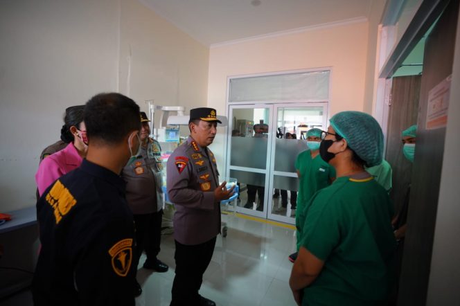 
 Kapolri Kerahkan Tenaga Medis Tambahan Tangani Korban Gempa Bumi di Cianjur