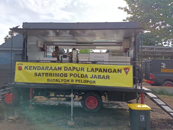 
 Food Truck Brimob sediakan 18.000 paket makanan bagi pengungsi Cianjur