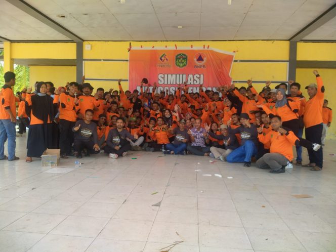 
 Pemkab Lutim Gelar Simulasi Mitigasi Bencana : Mereka Berlarian 