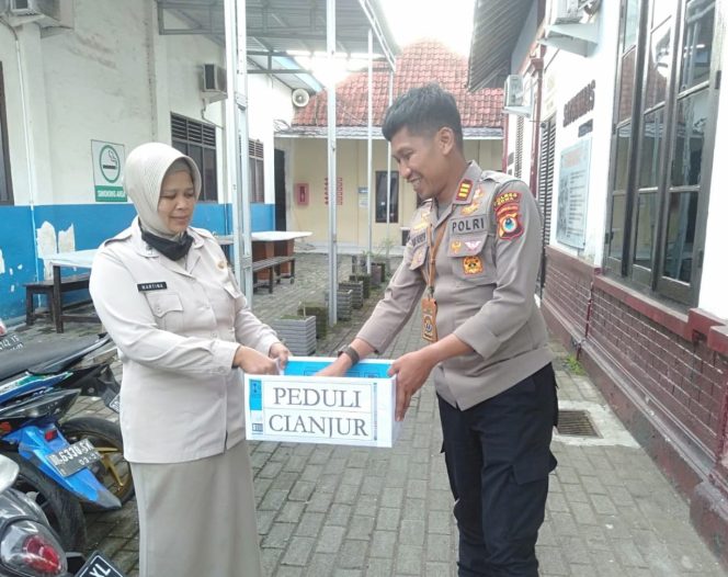
 Personel Polres Gowa Galang Donasi Korban Gempa Cianjur