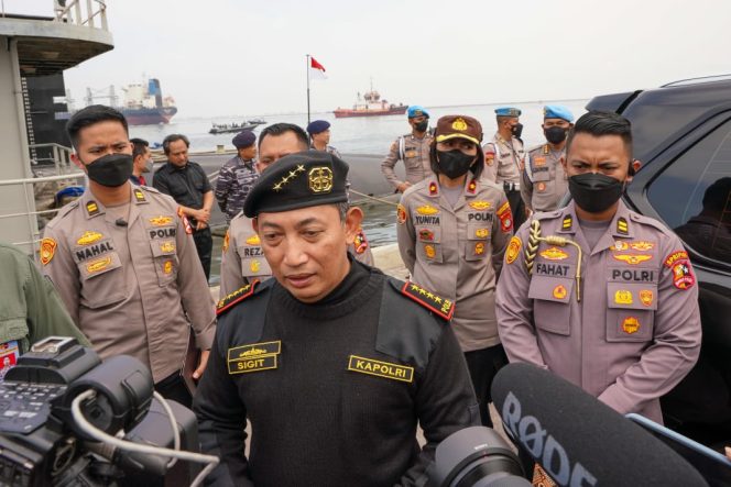 
 Kapolri Pastikan Proses Pencarian Kru Helikopter P-1103 Dilakukan Maksimal