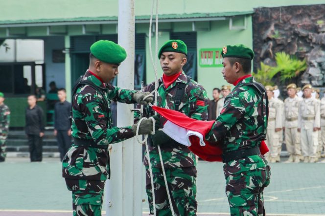 
 Kasipers Kasrem 132/Tdl Pimpin Upacara Bendera Mingguan