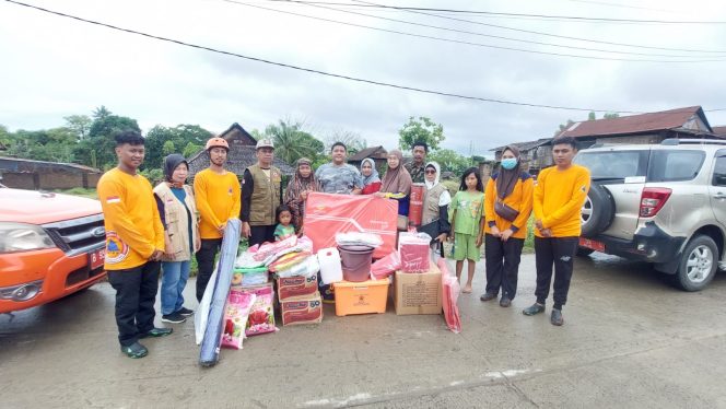 
 Korban Rumahnya Hanyut di Sidrap Dapat Bantuan dari Pemda