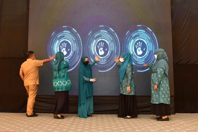 
 Launching Gerakan Keluarga Cerdas Teknologi Digital, Naoemi Berharap Ada Tindak Lanjut ke Desa-desa