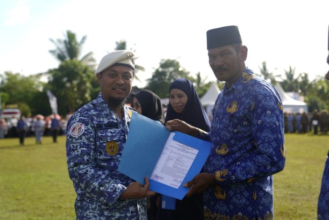 
 Gubernur Sulsel Serahkan SK Pengangkatan PPPK Guru Tahap II 