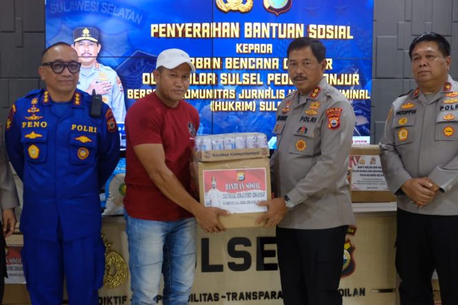 
 Kapolda Sulsel Lepas Bantuan Korban Gempa Cianjur