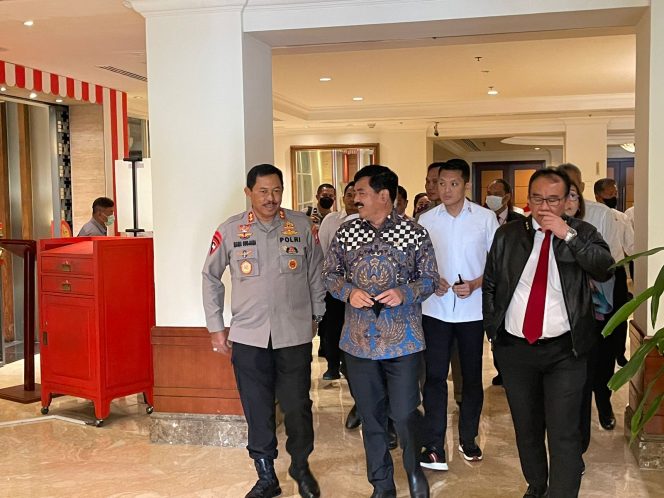 
 Kapolda Sulsel Dapat Pin emas Dari Menteri ATR/ BPN RI 