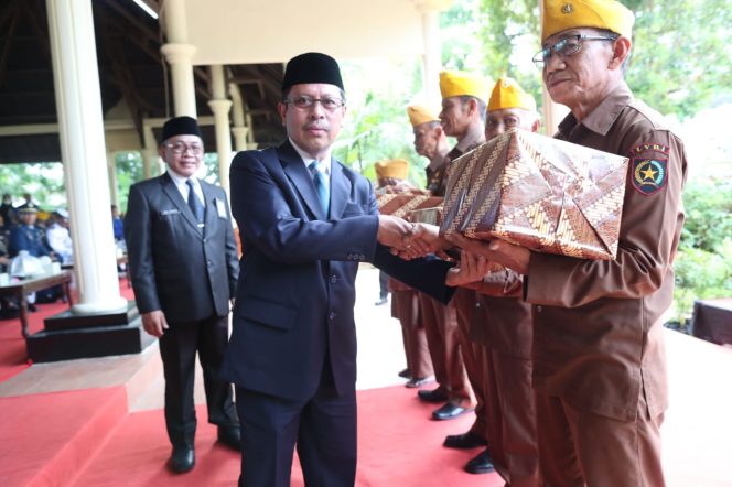 
 Peringati Korban 40 Ribu Jiwa, Pemkot Makassar Serahkan Bantuan Ke Legiun Veteran