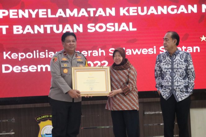 
 Mensos Beri Penghargaan Polda Sulsel Ungkap Korupsi Bantuan Covid-19