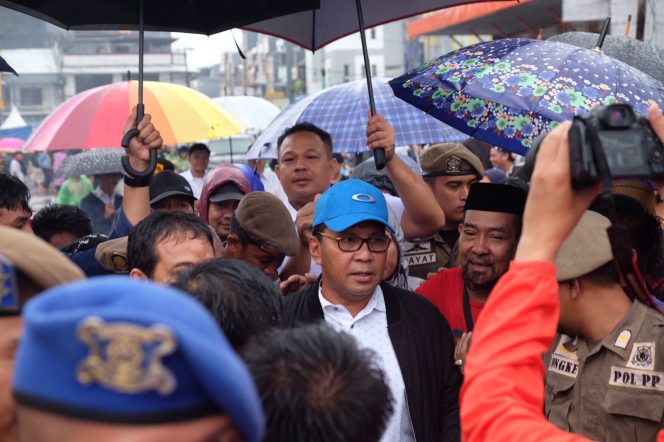 
 Dikunjungi Walikota Pasca Kebakaran, Pedagang Pasar Sentral: Terima Kasih Pak Wali!