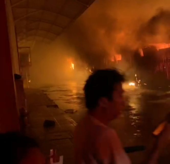 
 BREAKING NEWS: Pasar Sentral di Makassar Terbakar