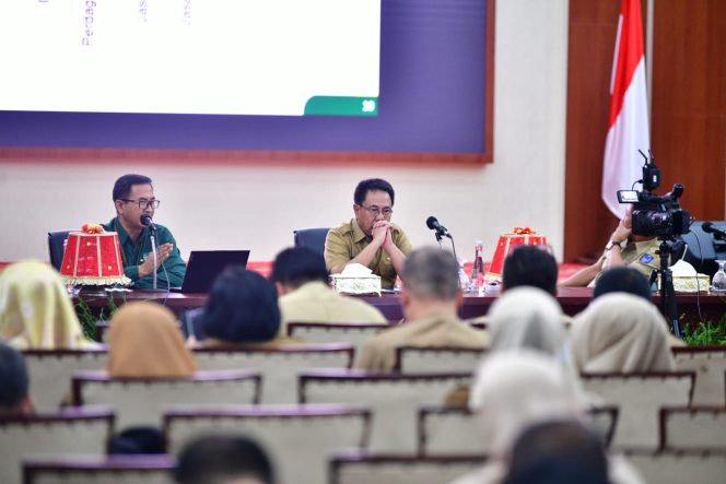 
 Gubernur Andi Sudirman Sulaiman Pimpin Rapat Evaluasi Statistik Sulsel Tahun 2022