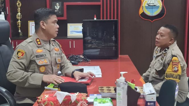 
 Bhabinkamtibmas Desa Pakkatto Bontomarannu Dapat Reward Dari Kapolres Gowa