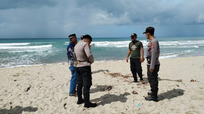 
 Polsek Bayah Polres Lebak Gerak Cepat Datangi TKP Laka Laut Wisatawan Terseret Ombak