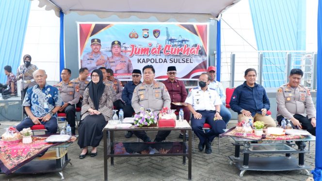 
 Warga di Pelabuhan Paotere Keluhkan Nelayan Cantrang Saat Curhat dengan Polisi