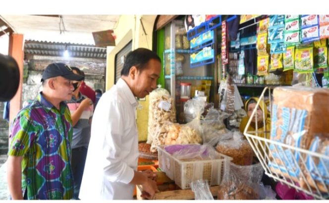 
 Presiden Jokowi Tinjau Aktivitas Perdagangan di Pasar Sentul