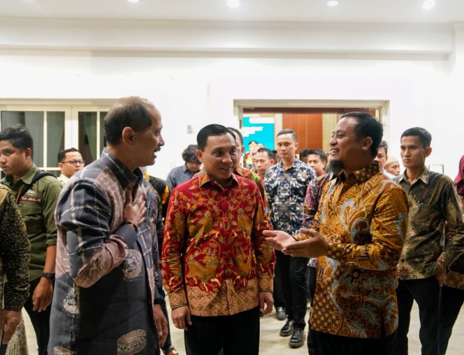 
 Pisah Sambut Kajati Sulsel, Gubernur Andi Sudirman Sampaikan Apresiasi dan Harapan