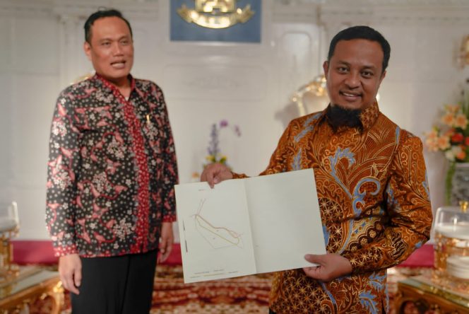 
 Gubernur Sulsel Terima Sertifikat Hak Pakai Bandara Sorowako