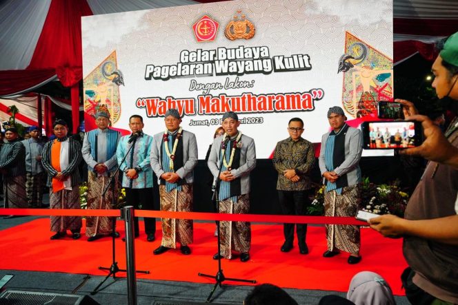 
 Gelar Wayang Kulit, Kapolri: Perkuat Sinergitas TNI-Polri 