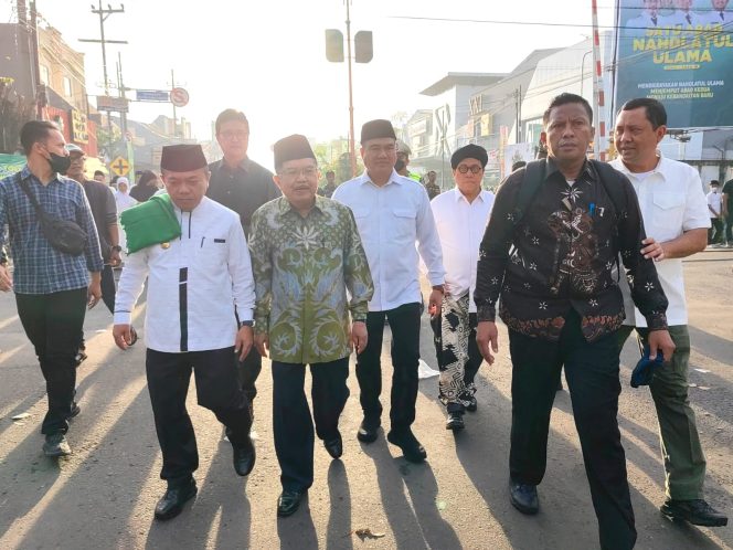 
 Terjebak Macet, JK Rela Jalan Kaki Demi Hadiri Peringatan 1 Abad NU