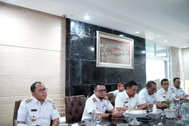 
 Kendalikan Inflasi, Walikota Makassar Gelar Pasar Murah di 50 Kontainer Makassar Recover