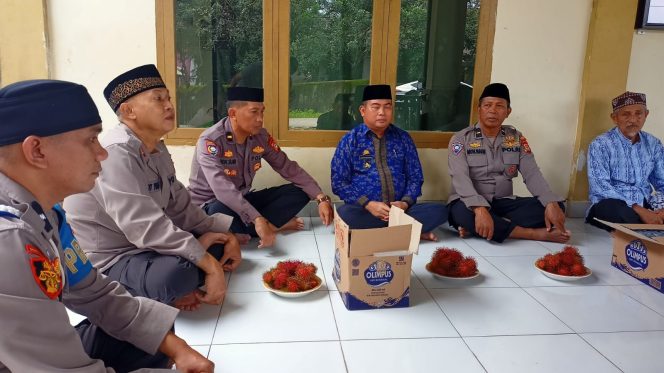 
 Program “Jum’at Curhat” Polsek Bontomarannu Sebagai Bentuk Silaturahmi ke Masyarakat
