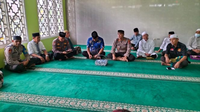 
 Program ” Jumat Curhat ” Polsek Bontomarannu di Masjid Nurul Jihad, Antisipasi Kenakalan Remaja