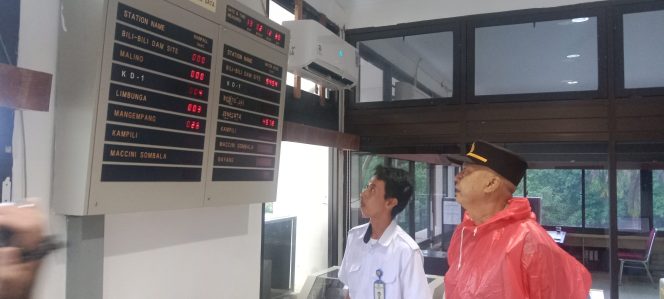 
 Kapolsek Bontomarannu Pantau Bendungan Bili- Bili : Status masih dibawah Normal