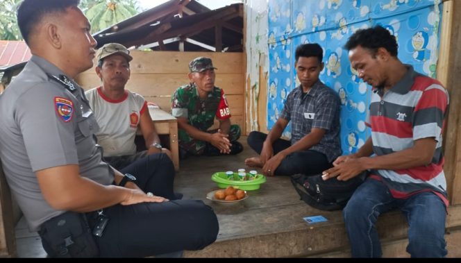 
 Danramil 1427-02 Bambalamotu Melalui Babinsa Desa Letawa Melakukan kunker dan Komunikasi Sosial Dengan Warga