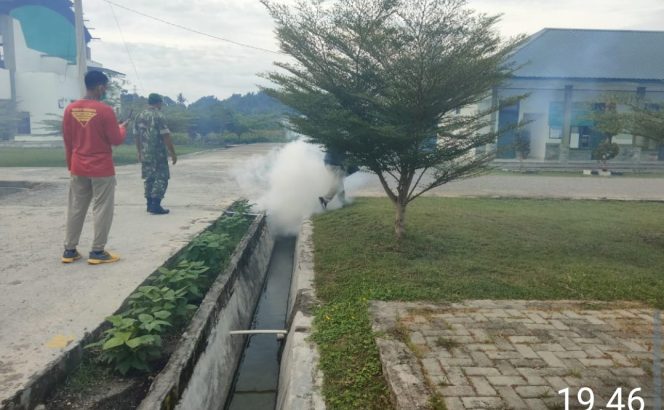
 Cegah DBD, Kodim 1427 Kab Pasangkayu Melakukan Fogging