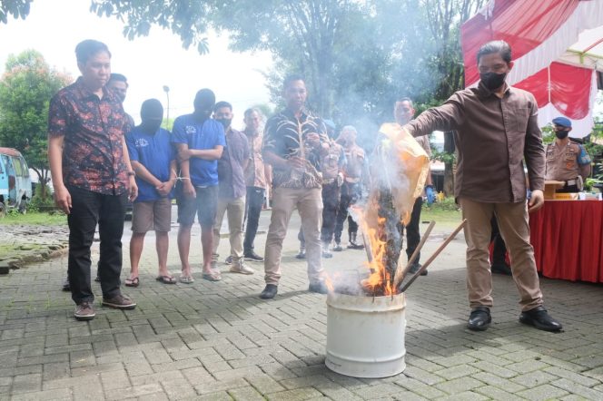 
 Direktorat Reserse Narkoba Polda Sulsel Gelar Pemusnahan Barang Bukti Narkotika Jenis Ganja