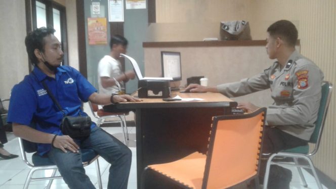 
 Sidang Tipikor Pasar Butung, kerabat terdakwa KSU Bina Duta halangi Wartawan saat meliput