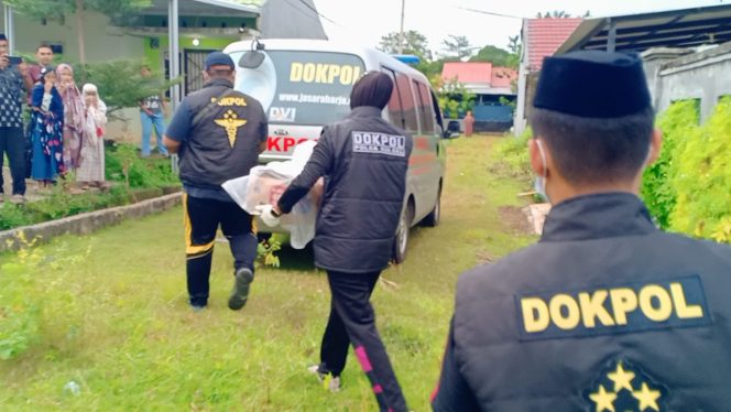 
 Mayat Bayi Terbungkus Kain Sarung Gegerkan Warga di Pattallassang