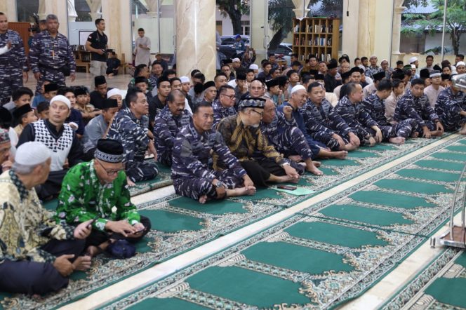 
 Alumni Taruna Akabri Laut 1989 Gelar Bakti Sosial Untuk Para Santri