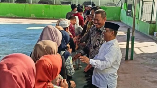 
 Halal Bihalal Kanwil Kemenag Sulsel, Khaeroni : Dunia Damai Karena Saling Memaafkan