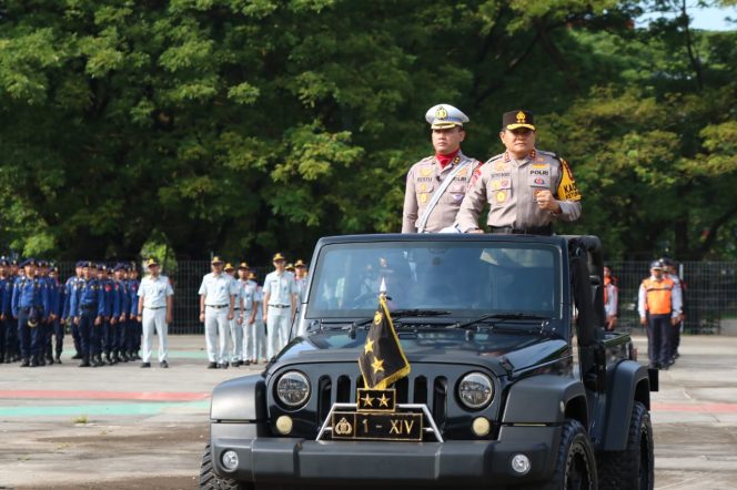 
 Kapolda Sulsel Pimpin Apel Gelar Pasukan Ops Ketupat Lipu 2023