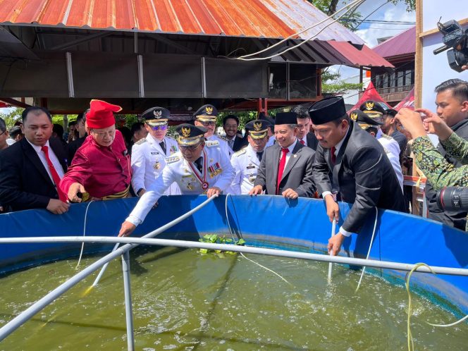 
 Mendagri – Kepala Daerah Panen Cabai dan Ikan Di Lorong Wisata Sydney