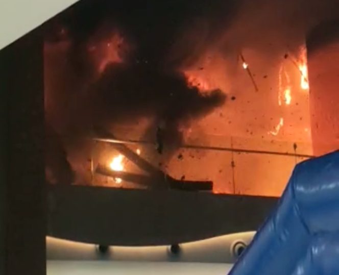 
 Mall Trans Studio Makassar Terbakar Pengunjung Berhamburan Keluar