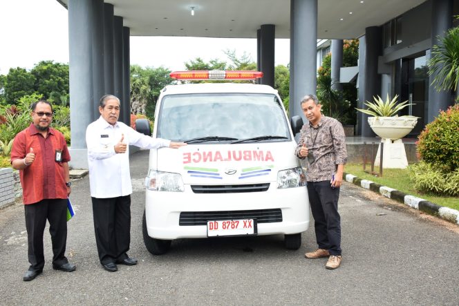 
 Pemkab Sidrap dapat Ambulance CSR dari Bank Sulselbar
