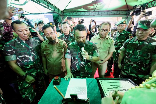 
 Warga Makassar Dapat Bantuan RTLH Program KSAD, Danny Pomanto: Ringankan Beban Pemkot