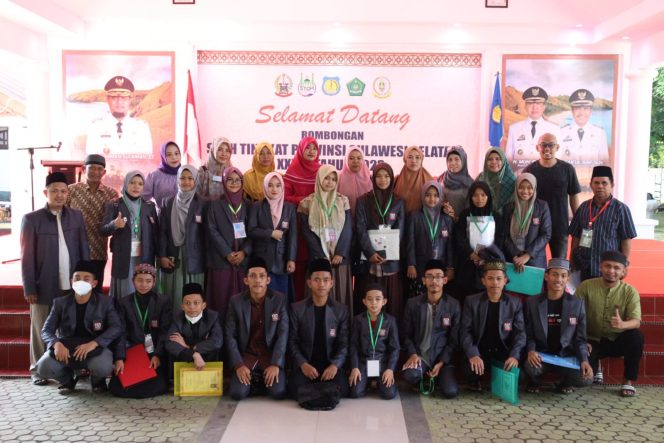 
 Makassar Raih Juara Umum Kompetisi Tilawatil Qur’an dan Hadits di Selayar