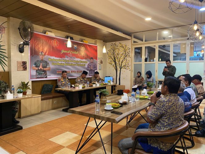 
 Polda Sulsel Gelar Jumat Curhat Di Jl.Nusantara, Makassar, Warga Apresiasi, “POLISI RW”