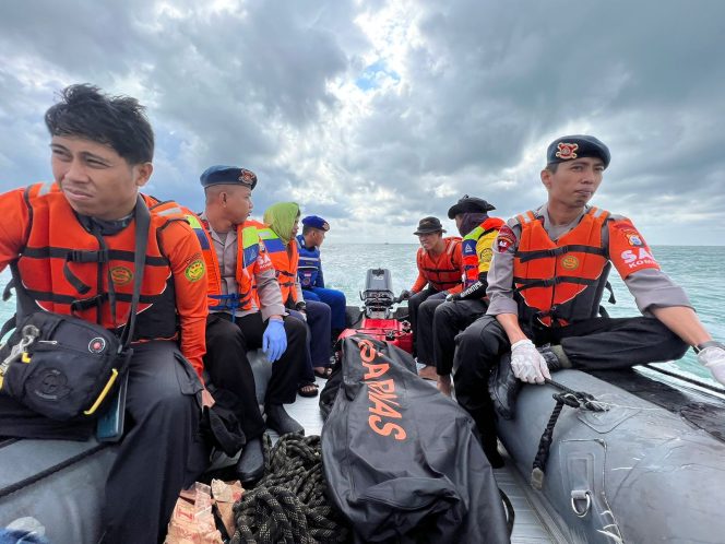 
 Tim Sar Gabungan Temukan Nelayan yang Terjatuh dari Perahu di Perairan Cappa Ujung Bone