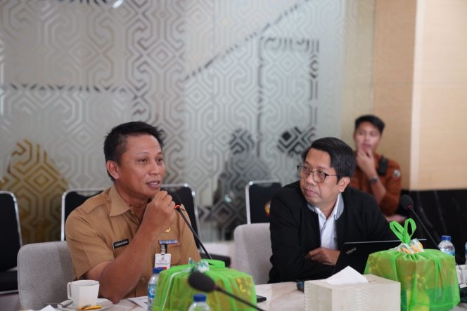 
 Pj Sekda Target Tiga Kabupaten di Sulsel Capai UHC Tahun Ini